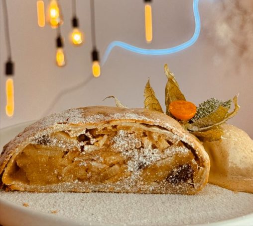 Strudel de manzana con helado- 8,95€